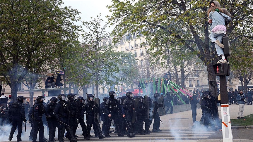 Fransa daki gösterilerde keyfi gözaltılara ilişkin yaklaşık 100 şikayette bulunuldu