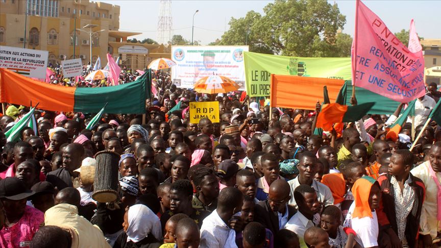 Fransa, Nijer’deki mali yardımlarını kesti