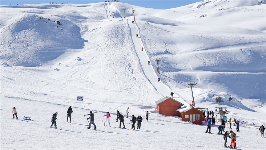 Kayak merkezlerinde kar kalınlığı en yüksek Hakkari de!