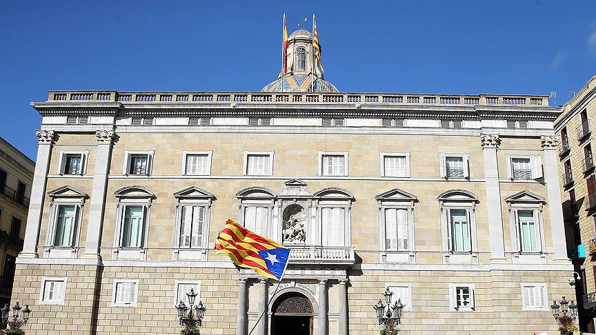 Eski Katalan bakanlar cezaevinde