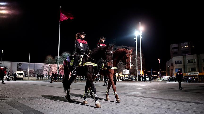 Atlı polisler Taksim de ilk görevlerinde