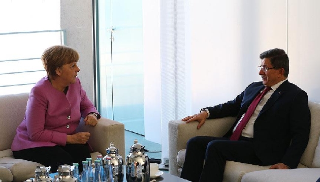 Davutoğlu, Merkel ile görüştü!