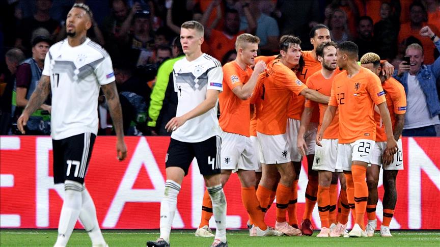 Hollanda, Almanya yı üç golle geçti