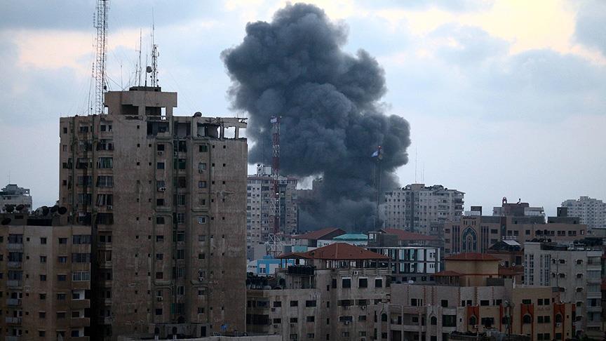 İsrail savaş uçakları Gazze ye saldırdı