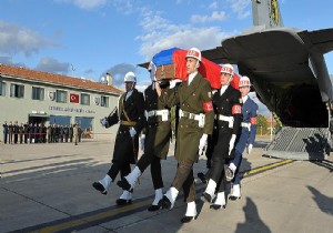 Rus pilotun cenazesi Moskova da!