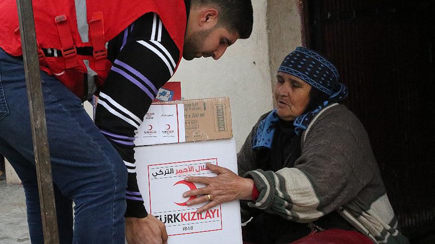 Türk Kızılayı nın Suriyelilere yardımları sürüyor