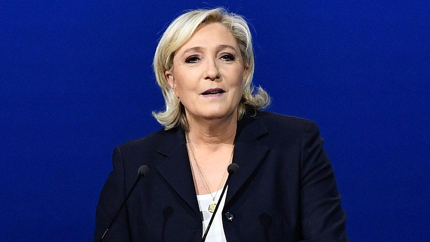 Le Pen in partisi isim değiştiriyor