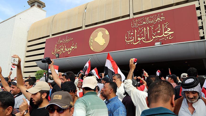 Irak Meclis binasında mahsur kaldılar!