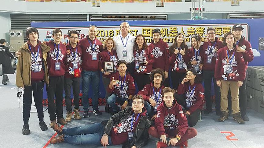 Liseli gençlerin robotu dünya şampiyonasına katılacak