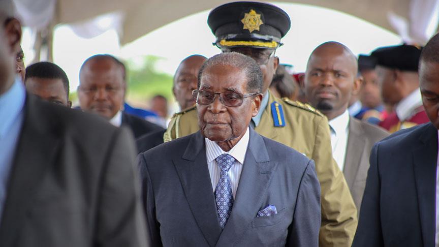 Zimbabve Devlet Başkanı istifa etti