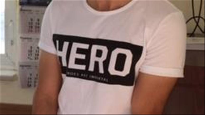  Hero  tişörtü giymişlerdi...