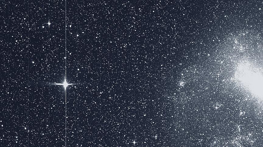 Uzay-zamanı  büken  dev galaksi kümesi görüntülendi