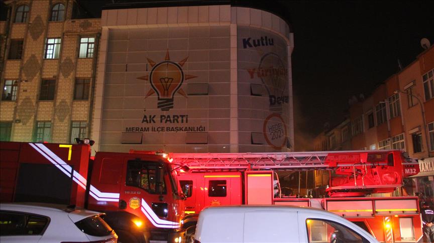 Konya da AK Parti ilçe binasında yangın