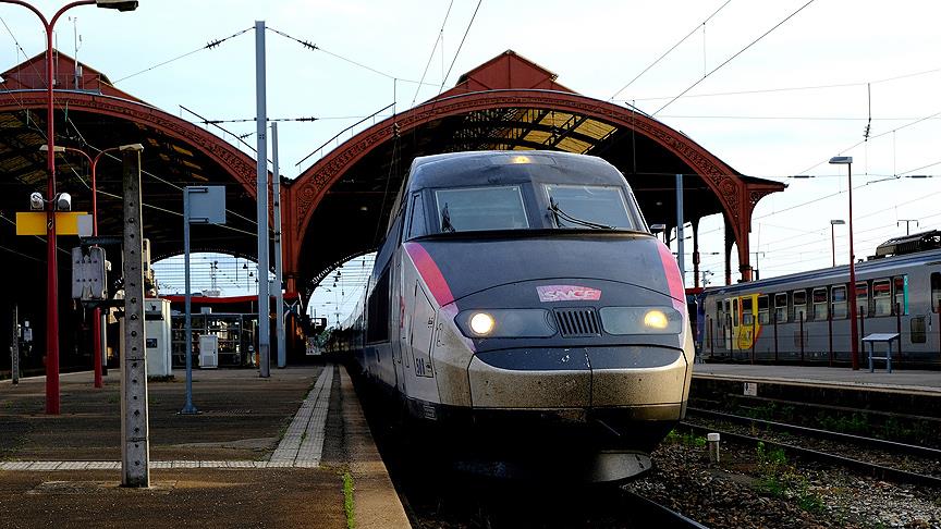 Fransa da demiryollarının özelleştirilmesi kabul edildi