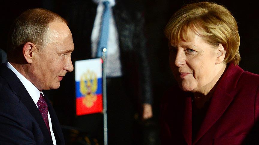 Putin ile Merkel Suriye yi görüştü