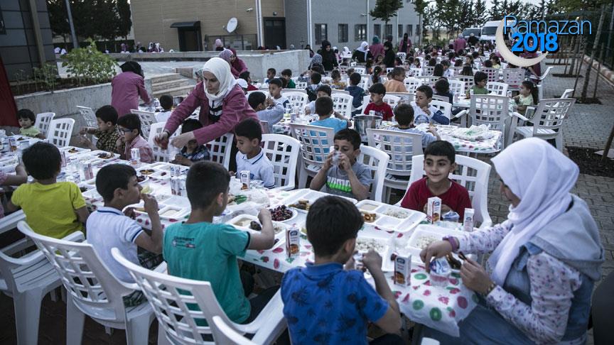 Hatay da Suriyeli yetimlere iftar