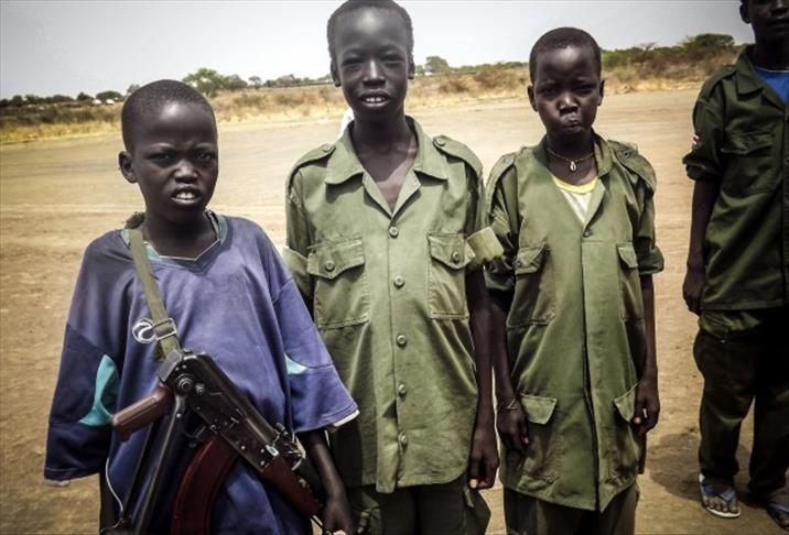 Orta Afrika Cumhuriyeti nde halen 10 bin çocuk asker olarak kullanılıyor