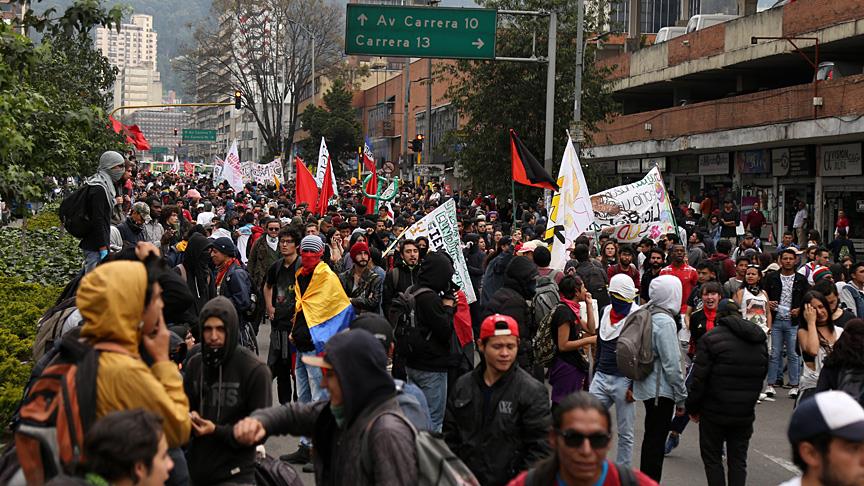 Kolombiya’da binlerce öğrenci sokağa çıktı