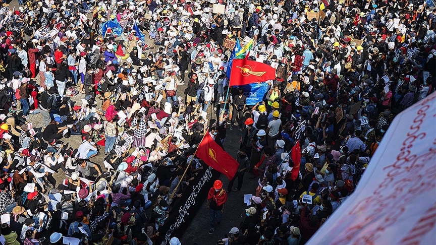 Myanmar da darbe karşıtı protestolarda ölenlerin sayısı 328 e çıktı