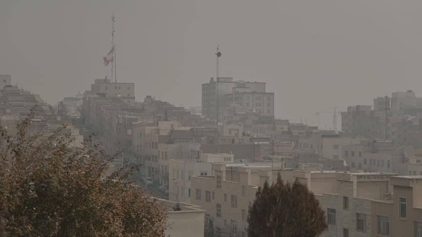 Tahran da hava kirliliği sebebiyle okullar yarın tatil edildi