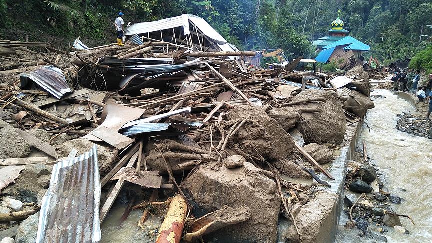 Endonezya da şiddetli yağış 27 can aldı
