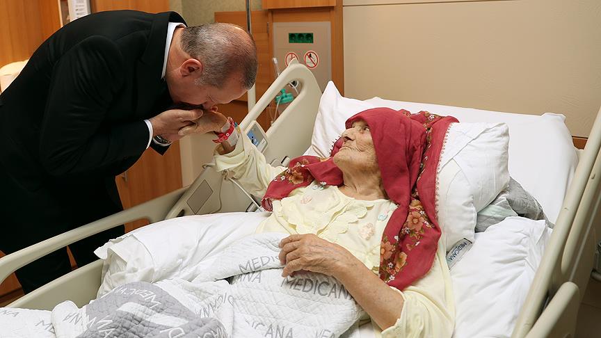 Erdoğan dan 100 yaşındaki Nazmiye Balcı ya ziyaret