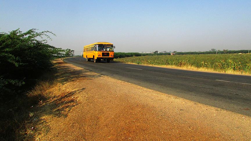 Hindistan da otobüs kazası: 27 çocuk öldü