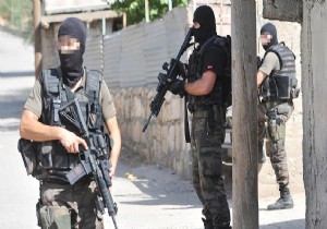 Adana da şafak baskını: 10 gözaltı