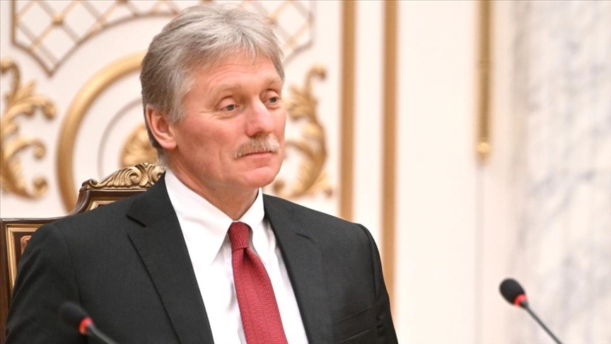 Kremlin Sözcüsü Peskov’dan Macron’a yanıt: Ukrayna daki çatışmaya giderek daha fazla sürükleniyor