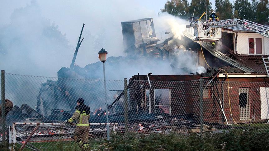 İsveç te cami yakıldı