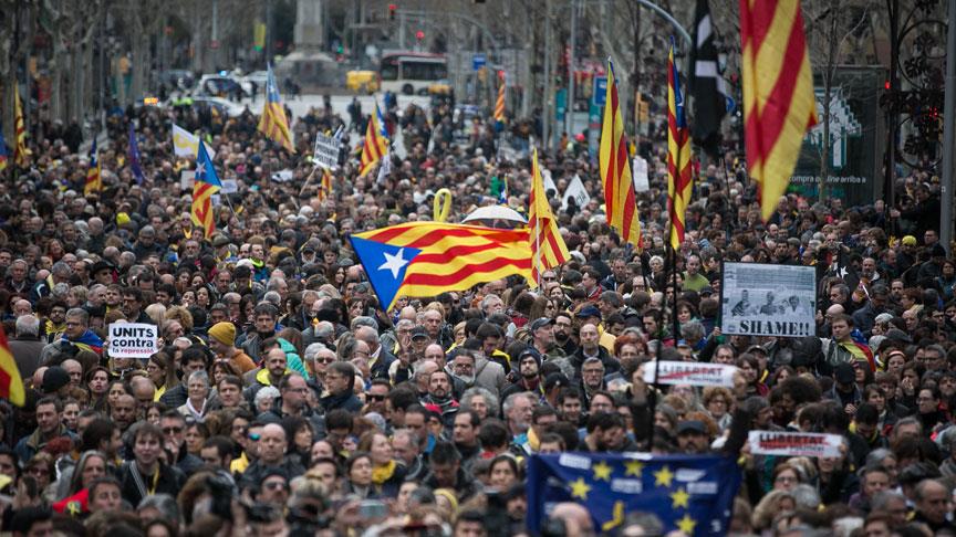 Katalonya da çözümsüzlük devam ediyor