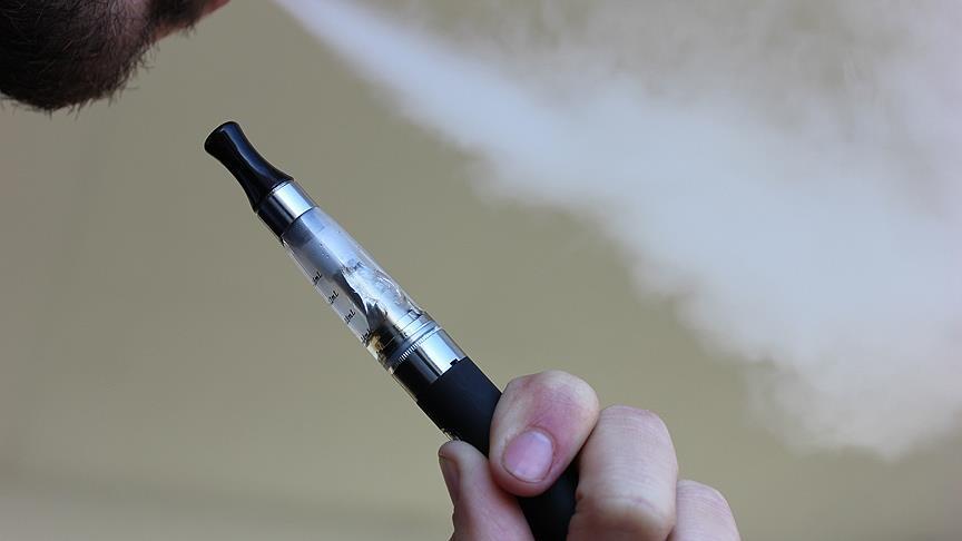 Elektronik sigara içenler daha fazla zehirli kimyasala maruz kalıyor