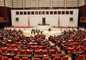 Koalisyon Suriye’deki yerleşimlere yönelik saldırıda misket bombası kullandı 49