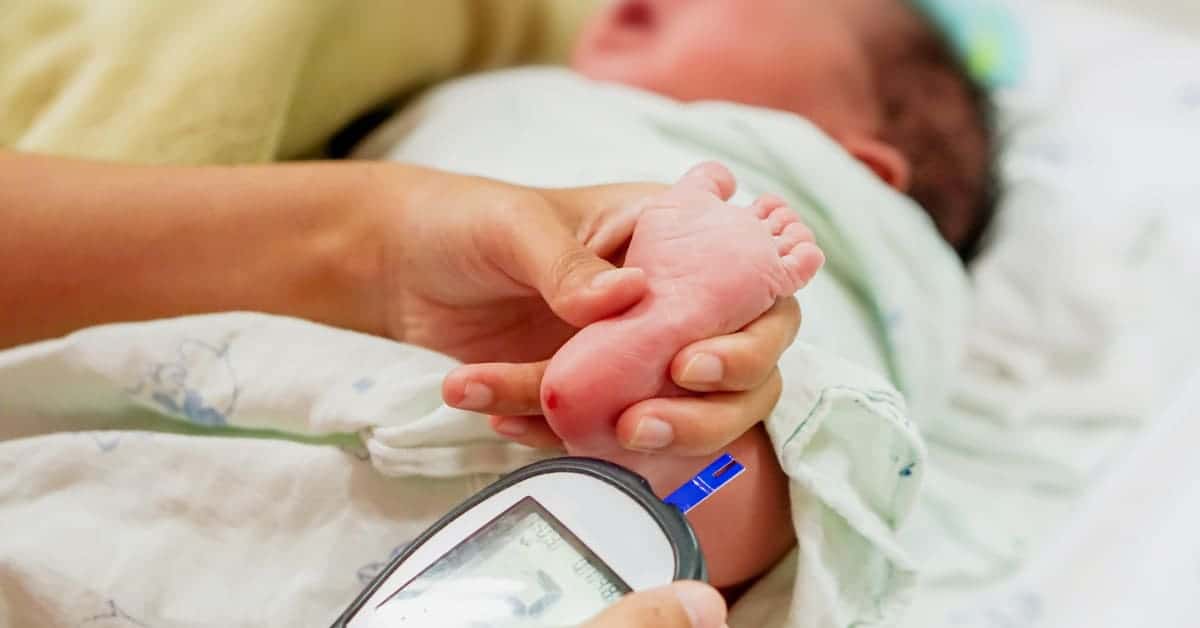 Bakanlık tan bebeğe aşı ve topuk kanı testi yapılmasını reddeden aileye dava
