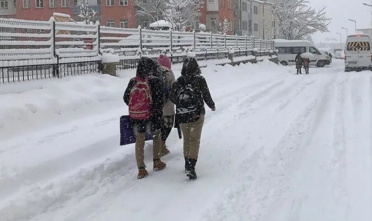 Eğitime kar engeli: 5 ilçede okullar atatil!