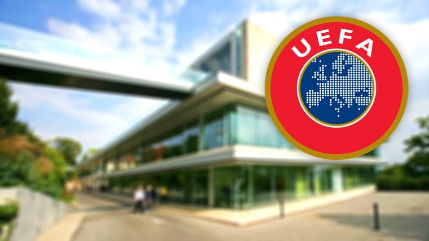 UEFA ırkçılığı affetmedi! Sparta Prag a tribün kapatma cezası
