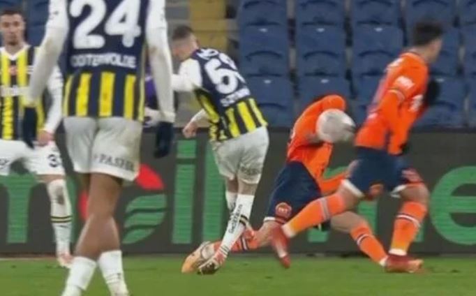 Fenerbahçe nin penaltısına yoğun itiraz