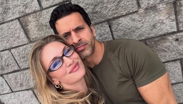 �nl� �iftten yeni poz: Is�rmal�k