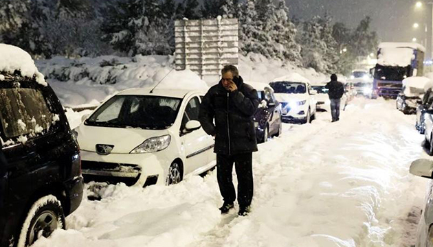 Kar nedeniyle yolda kalan sürücülere 2 bin euro tazminat!