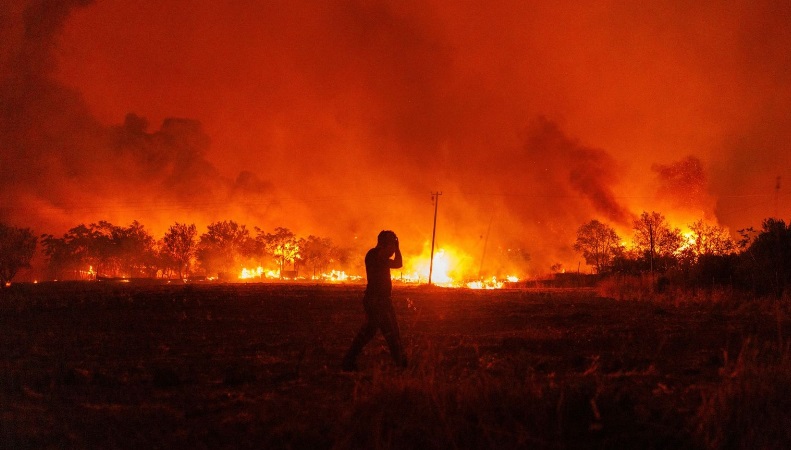 Yunanistan da son 20 yılın en büyük yangını yaşanıyor
