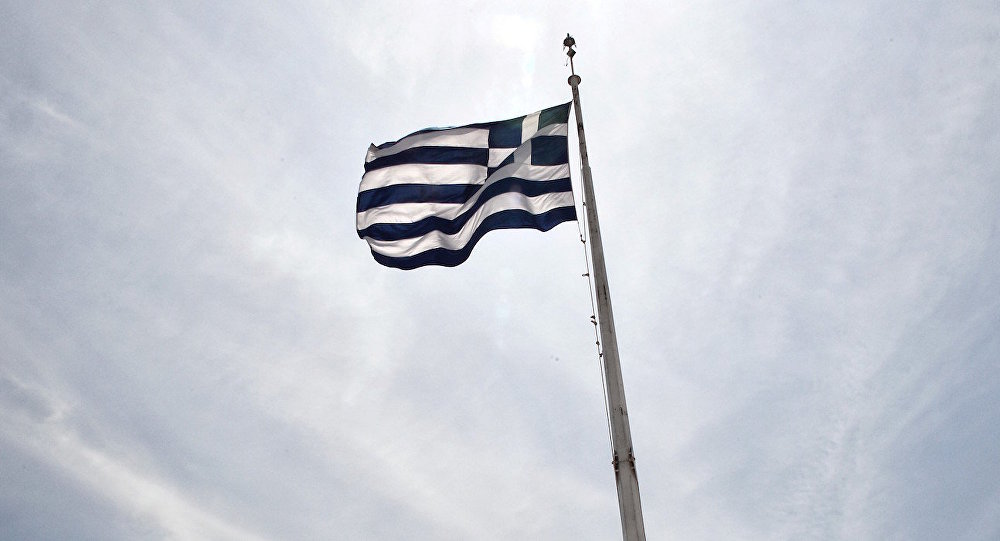 Türk adasına Yunan bayrağı dikti