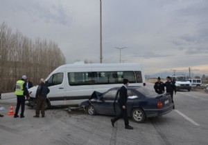 Karaman daki trafik kazasında 14 kişi yaralandı!