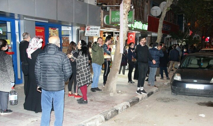 Sokağa çıkma yasağına saatler kala vatandaşlar gece pazarına akın etti - 10. fotoğraf