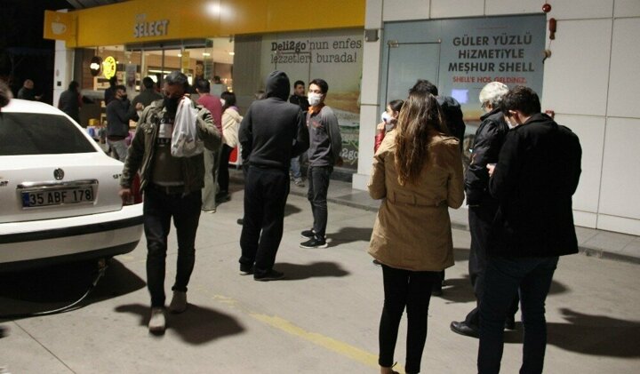 Sokağa çıkma yasağına saatler kala vatandaşlar gece pazarına akın etti - 5. fotoğraf