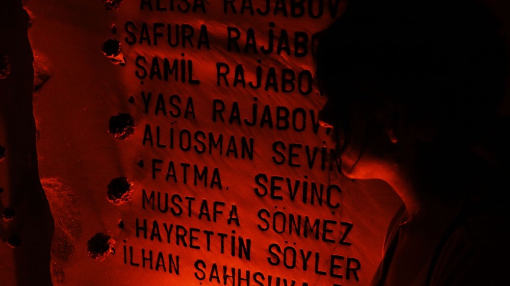 17 Ağustos depreminin yıl dönümünde hayatını kaybedenler törenle anıldı - 17. fotoğraf