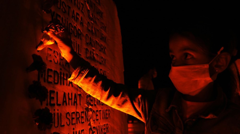 17 Ağustos depreminin yıl dönümünde hayatını kaybedenler törenle anıldı - 16. fotoğraf