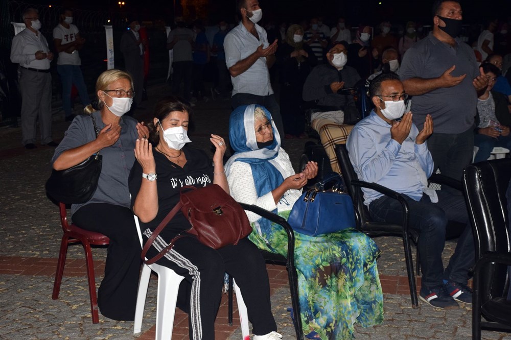 17 Ağustos depreminin yıl dönümünde hayatını kaybedenler törenle anıldı - 1. fotoğraf