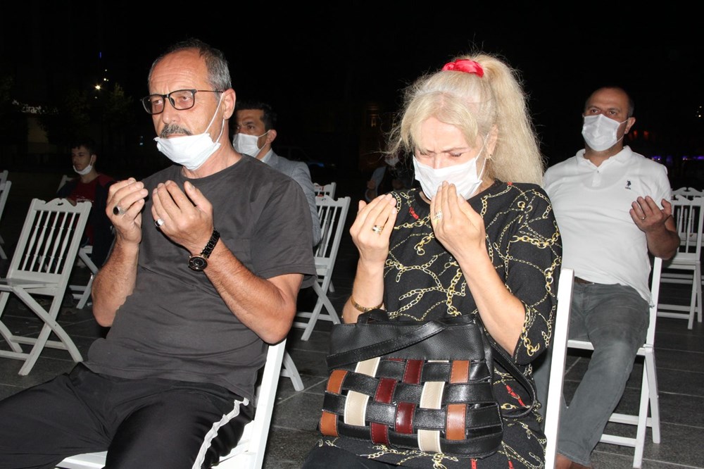 17 Ağustos depreminin yıl dönümünde hayatını kaybedenler törenle anıldı - 4. fotoğraf