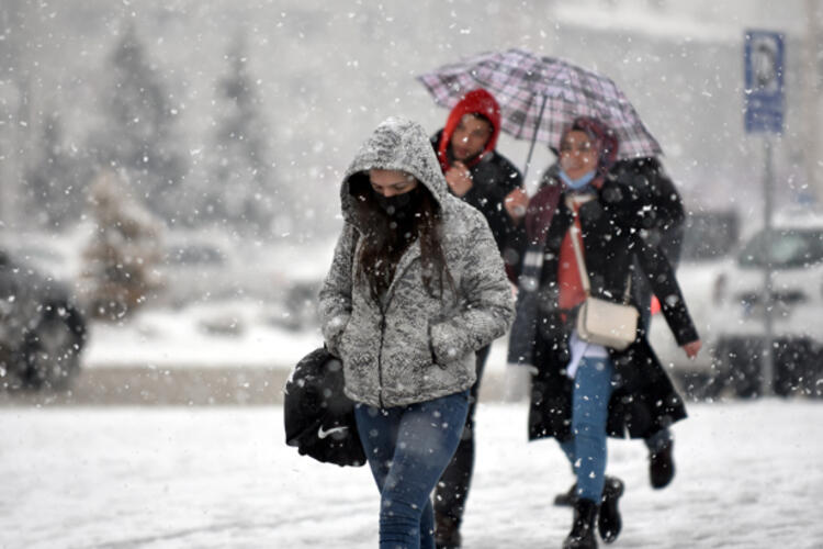 Meteoroloji tarih verdi! İstanbul'a kar geri dönüyor - 4. fotoğraf