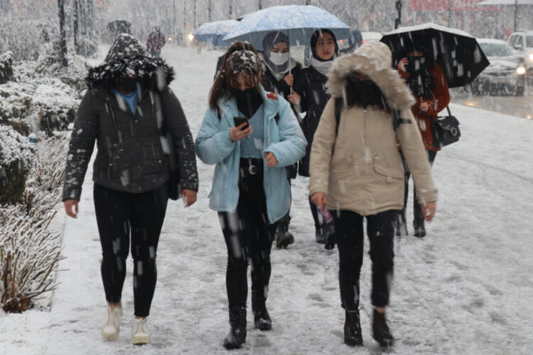 Meteoroloji tarih verdi! İstanbul'a kar geri dönüyor - 3. fotoğraf